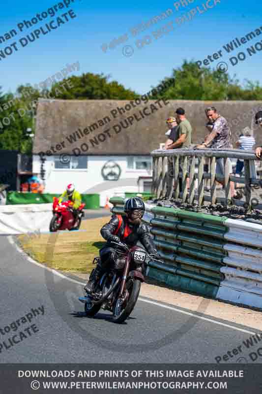 Vintage motorcycle club;eventdigitalimages;mallory park;mallory park trackday photographs;no limits trackdays;peter wileman photography;trackday digital images;trackday photos;vmcc festival 1000 bikes photographs